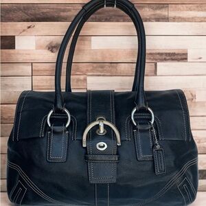 Genuine Coach vintage soho Hamptons all leather purse. Excellent condition!